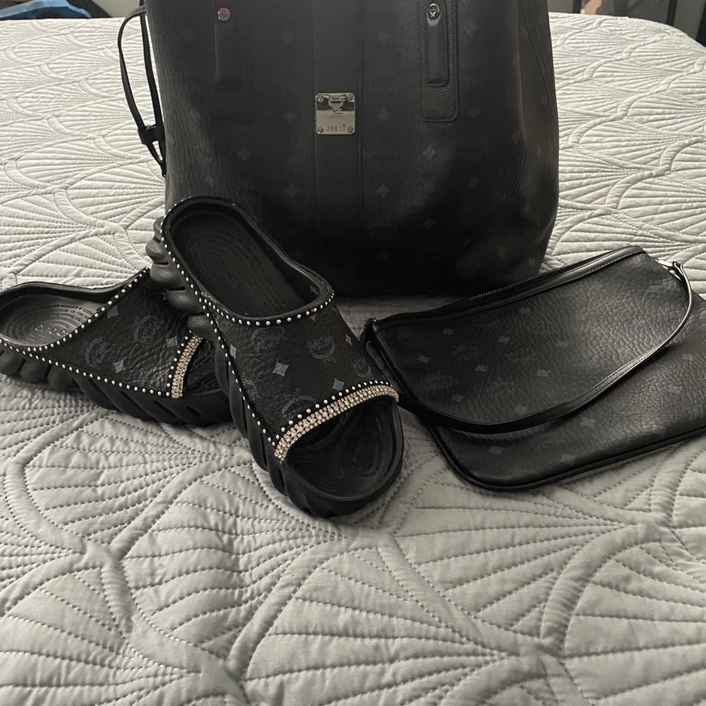 Black Designer Tote, Clutch, and Sandals Set - Picture 3 of 7